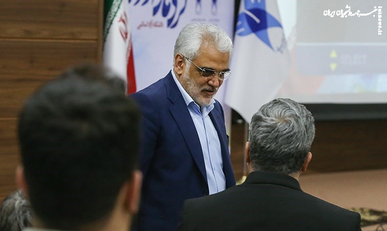 تجلیل از فداکاری‌های شهدای علمی و نظامی در دفاع از کشور