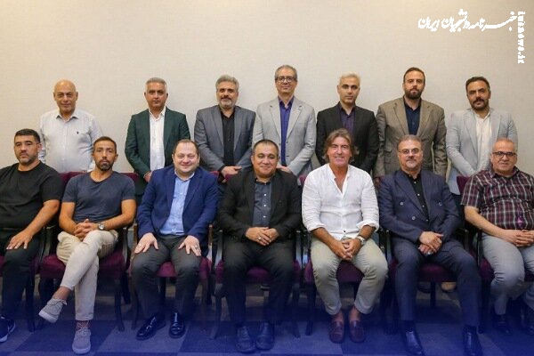 جلسه و عکس یادگاری شبانه مدیران استقلال با ساپینتو