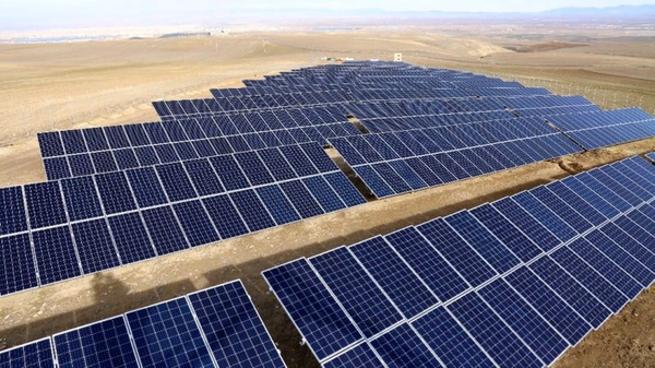 افتتاح بزرگترین نیروگاه خورشیدی کشور در اصفهان