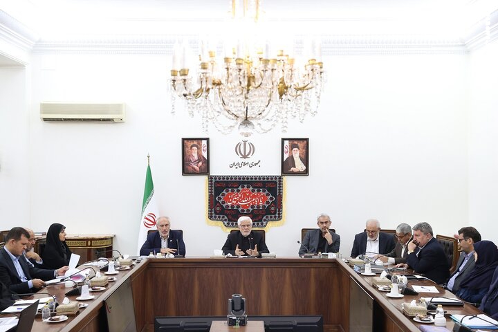 عارف: نهادهای نظارتی با افزایش قیمت مایحتاج روزانه مردم برخورد کنند