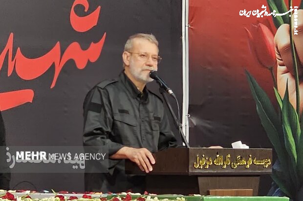  مهمترین موضوع، همبستگی مردم برای شکست دشمن است