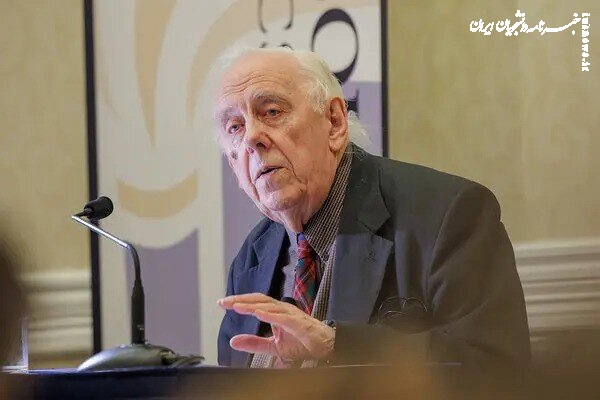 مک‌اینتایر معتقد است باور عمومی را نه واقعیت ها که احساسات بر می سازند