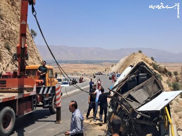 علت واژگونی اتوبوس در محور فیروزآباد- کوار مشخص شد