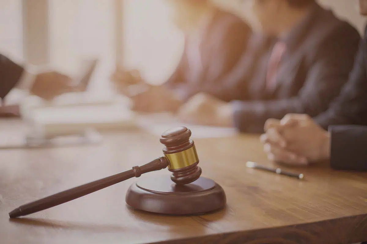 راهنمای کامل انتخاب بهترین وکیل برای دعاوی ملکی در تهران