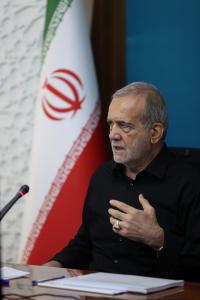 دیدار پزشکیان با اعضای کمیسیون امنیت ملی و سیاست خارجی +عکس