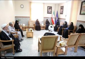 دیدار همسر شهید سلامی با مدیر حوزه‌های علمیه خواهران +عکس