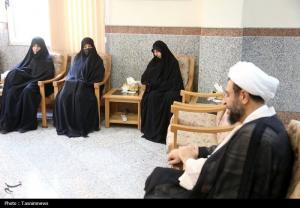 دیدار همسر شهید سلامی با مدیر حوزه‌های علمیه خواهران +عکس