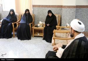 دیدار همسر شهید سلامی با مدیر حوزه‌های علمیه خواهران +عکس