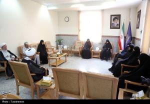 دیدار همسر شهید سلامی با مدیر حوزه‌های علمیه خواهران +عکس