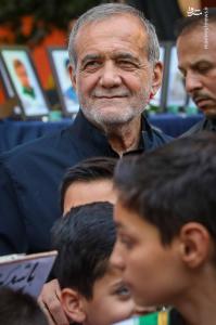 حضور پزشکیان در آیین گرامیداشت شهدای خردسال جنگ ۱۲ روزه در شیرخوارگاه آمنه +عکس