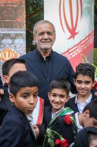 حضور پزشکیان در آیین گرامیداشت شهدای خردسال جنگ ۱۲ روزه در شیرخوارگاه آمنه +عکس