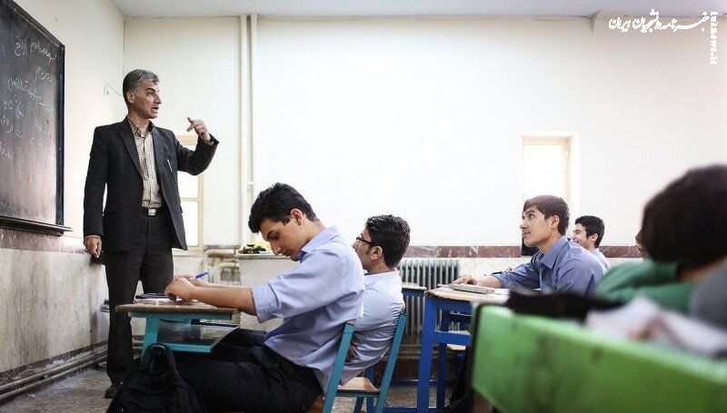 آغاز آموزش رایگان هوش مصنوعی به دانش‌آموزان در قالب طرح ایران دیجیتال