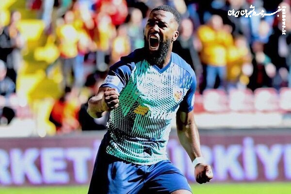 اولین واکنش نازون به حضور در استقلال