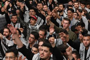 عزاداری دانشجویان به مناسبت اربعین حسینی در حسینیه امام خمینی +عکس