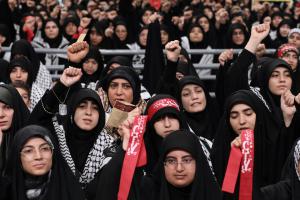 عزاداری دانشجویان به مناسبت اربعین حسینی در حسینیه امام خمینی +عکس