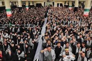 عزاداری دانشجویان به مناسبت اربعین حسینی در حسینیه امام خمینی +عکس