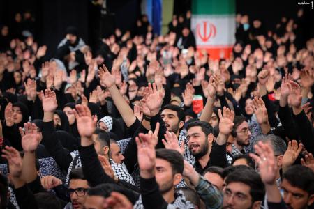 عزاداری دانشجویان به مناسبت اربعین حسینی در حسینیه امام خمینی +عکس