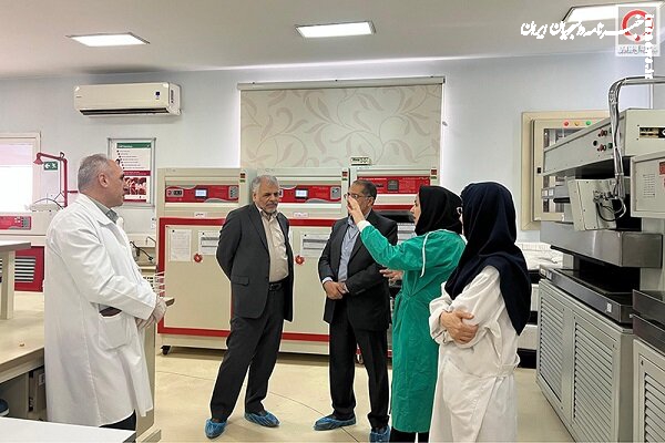 بازدید مدیرعامل سازمان انتقال خون از مرکز تولید فرآورده‌های خونی