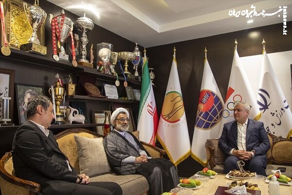 حضور دبیر شورای عالی انقلاب فرهنگی در فدراسیون بولینگ و بیلیارد