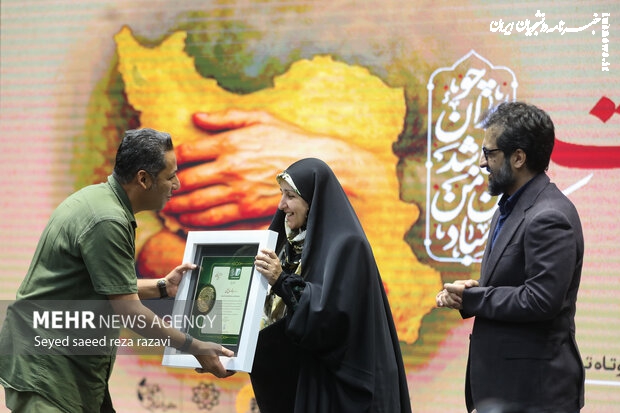 همدلی مردم در جنگ برایم تجربه پیاده‌روی اربعین‌ را تداعی کرد