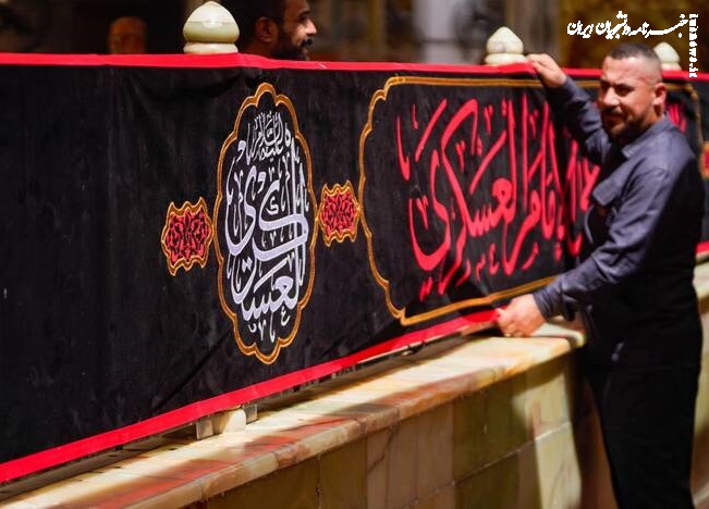 نصب کتیبه‌های شهادت امام حسن عسکری(ع) در حرم علوی +عکس