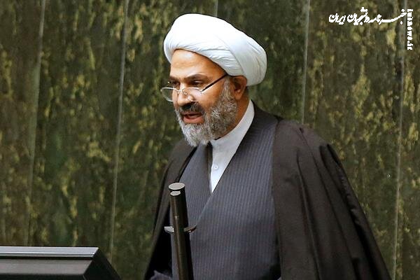 انتقاد پژمانفر به تخلف در واگذاری سهام فولاد، مبارکه و خودروسازان به زیر قیمت