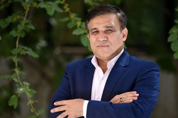 ژست انتخاباتی با باشگاه استقلال
