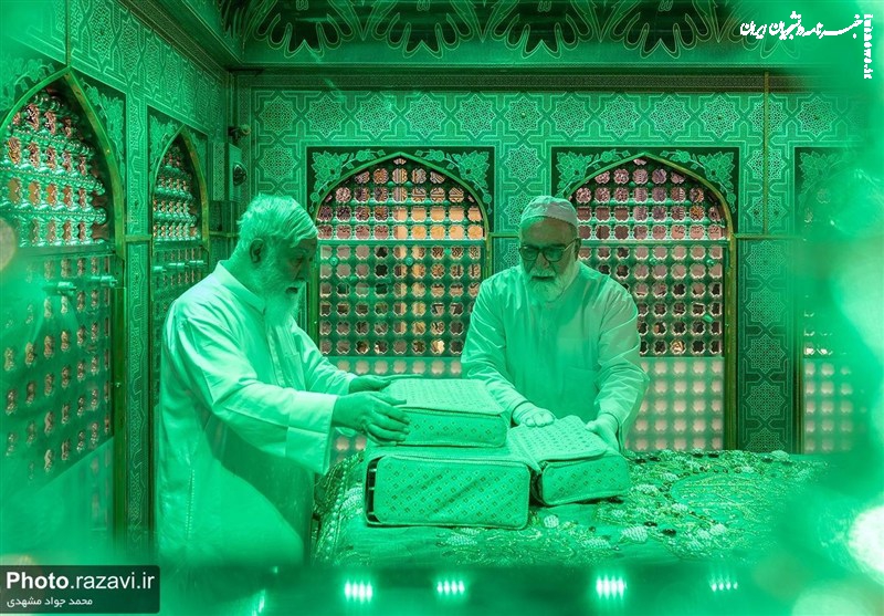 مضجع نورانی امام رضا(ع) غبارروبی شد