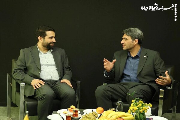 دبیر شورای عالی فضای مجازی از غرفه ایرانسل بازدید کرد