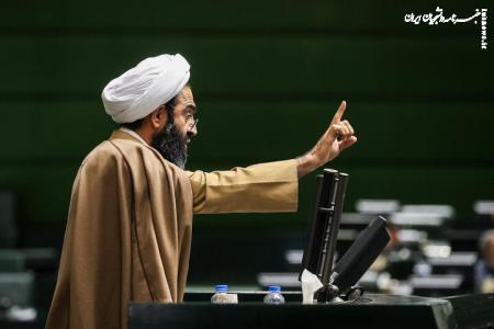 نقدعلی: باید قرارگاه جنگ اقتصادی تشکیل شود