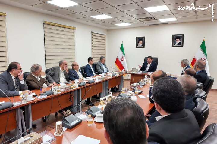 مخبر: چاره‌ای جز کاهش حجم قوانین و بروکراسی‌های دست‌وپاگیر نداریم