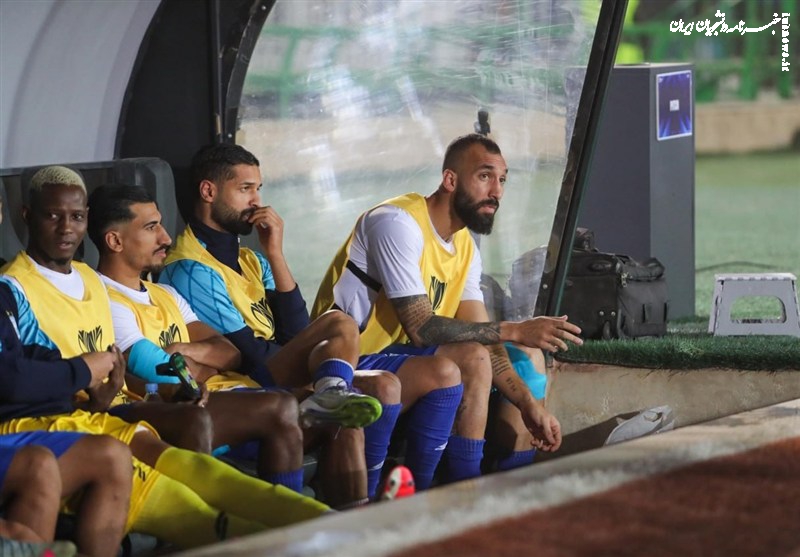 ۲ پنجره نقل‌و‌انتقالاتی استقلال بسته شد