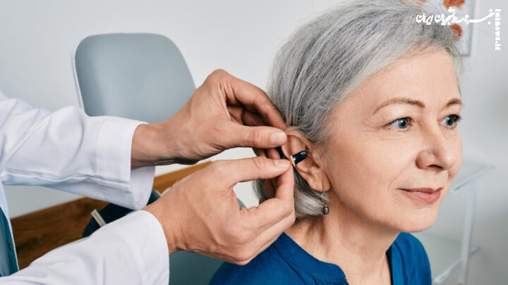 سمعک به افراد کم شنوا چه کمکی می کند؟ مزایای استفاده از سمعک برای کم شنوایان