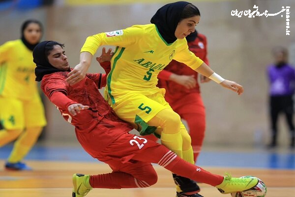 «شوی تبلیغاتی» با نام حمایت باشگاه‌ها از فوتسال زنان/ همه طلبکار هستند