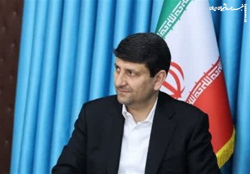حافظ فراتر از زمان، از عشق و معرفت سخن می‌گوید