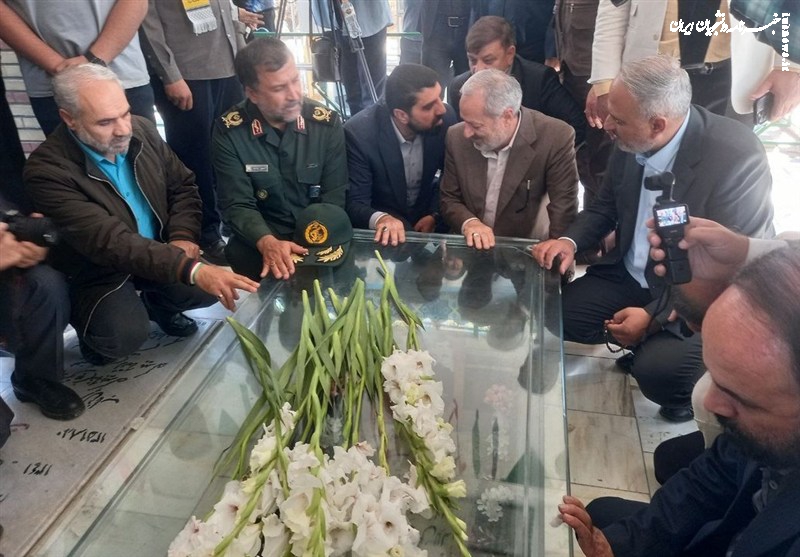 تجدید میثاق دانش‌آموزان با رهبر کوچک انقلاب