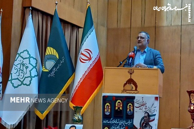  امروز انقلابی بودن سخت‌تر از دهه ۶۰ است