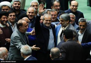 حضور پزشکیان در صحن علنی مجلس +عکس