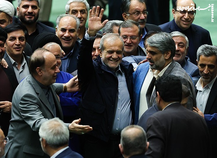 حضور پزشکیان در صحن علنی مجلس +عکس