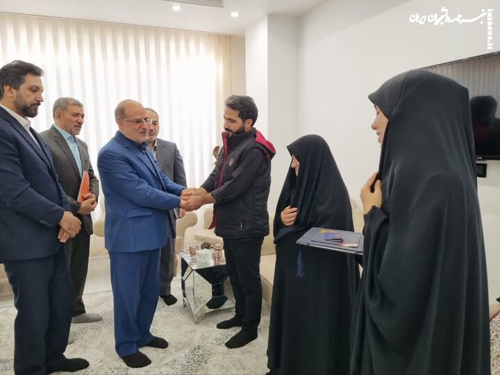 دیدار معاون قوه قضاییه با خانواده شهید علی کردلو در قم