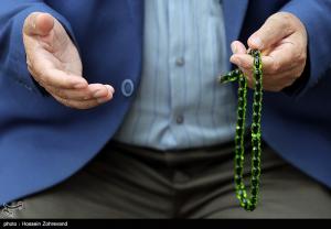 نماز طلب باران در دانشگاه علم و صنعت +عکس