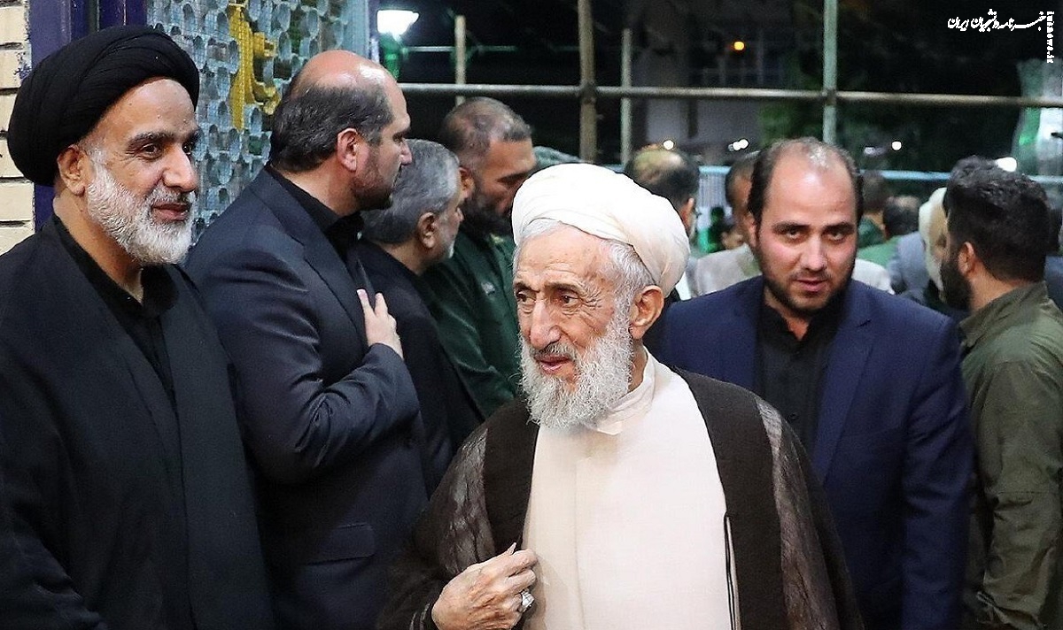 فیلم| سوگ پدرانه آیت‌الله صدیقی بر پیکر فرزند