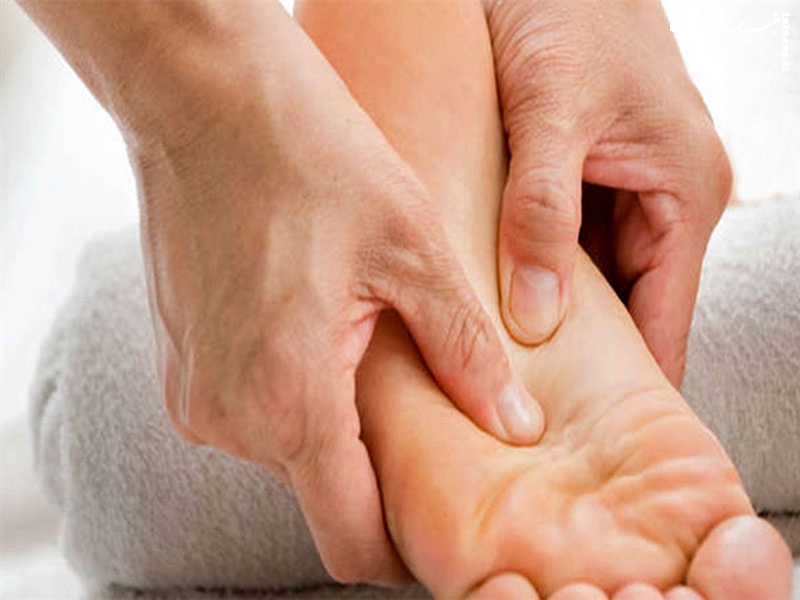 ماساژ کف پا، راهکاری ساده برای بهبود خواب زنان یائسه