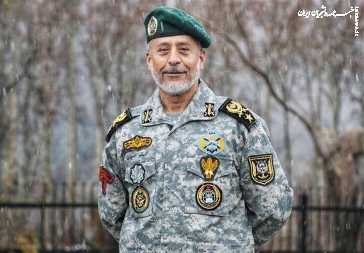 امیر سیاری: نیروی دریایی، چکاد اقتدار دفاعی وعمق راهبردی ایران است