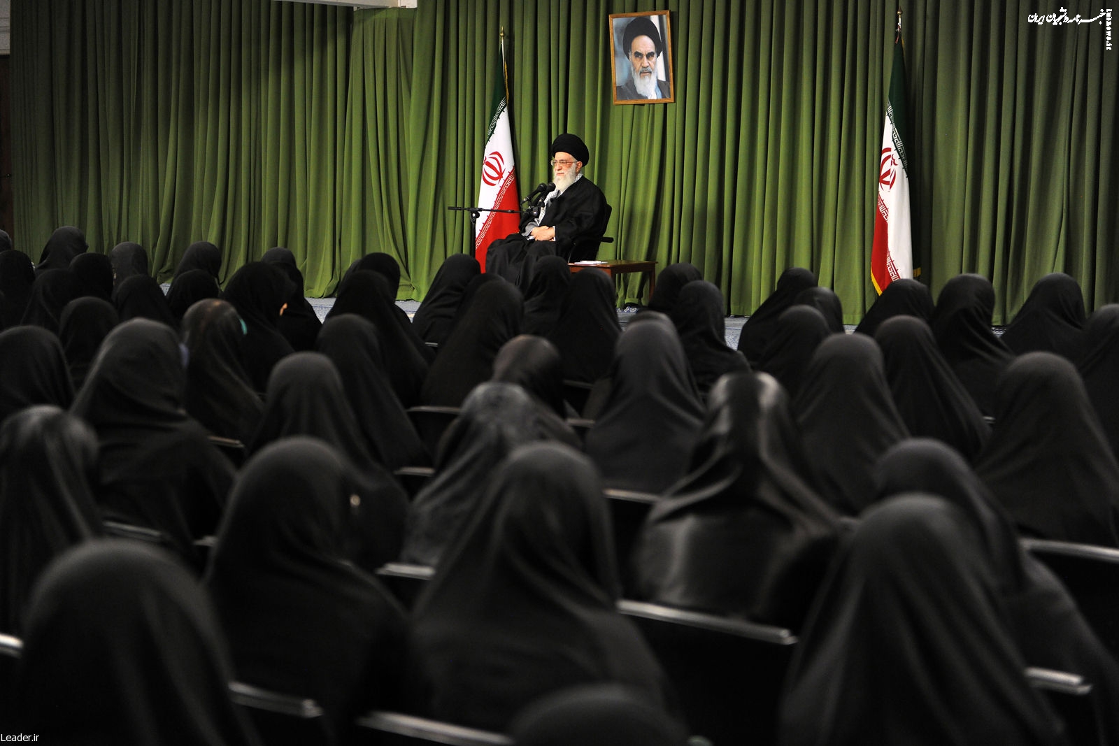 الگوی تمدن‌ساز زن مسلمان از نگاه رهبری