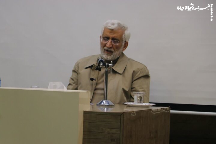 جلیلی: همه در قبال کمک به دولت وظیفه داریم
