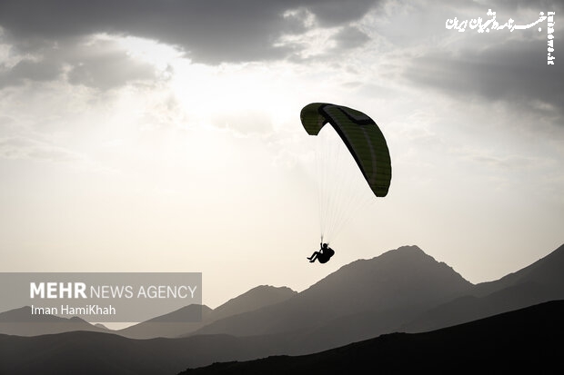 امیرخانی، دارای گواهینامه معتبر پروازی نبود