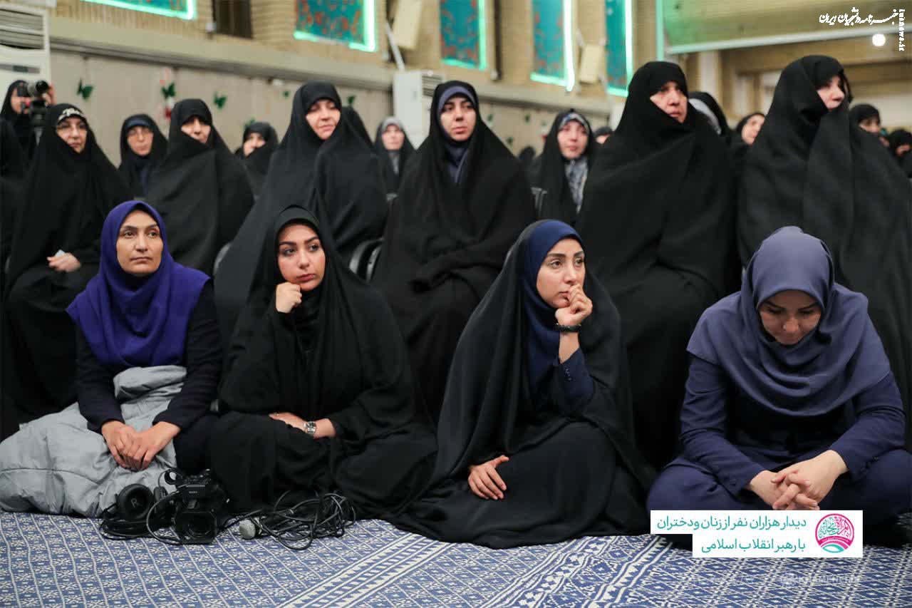 دیدار هزاران نفر از زنان و دختران با رهبر انقلاب