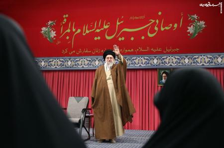  یکی از بزرگترین گناهان فرهنگ سرمایه‌داری غرب این است که این همه کار خلاف را درباره زنان انجام می‌دهد اسمش را می‌گذارد آزادی! 