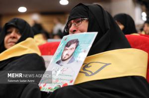 گردهمایی مادران و همسران شهدای قمی +عکس